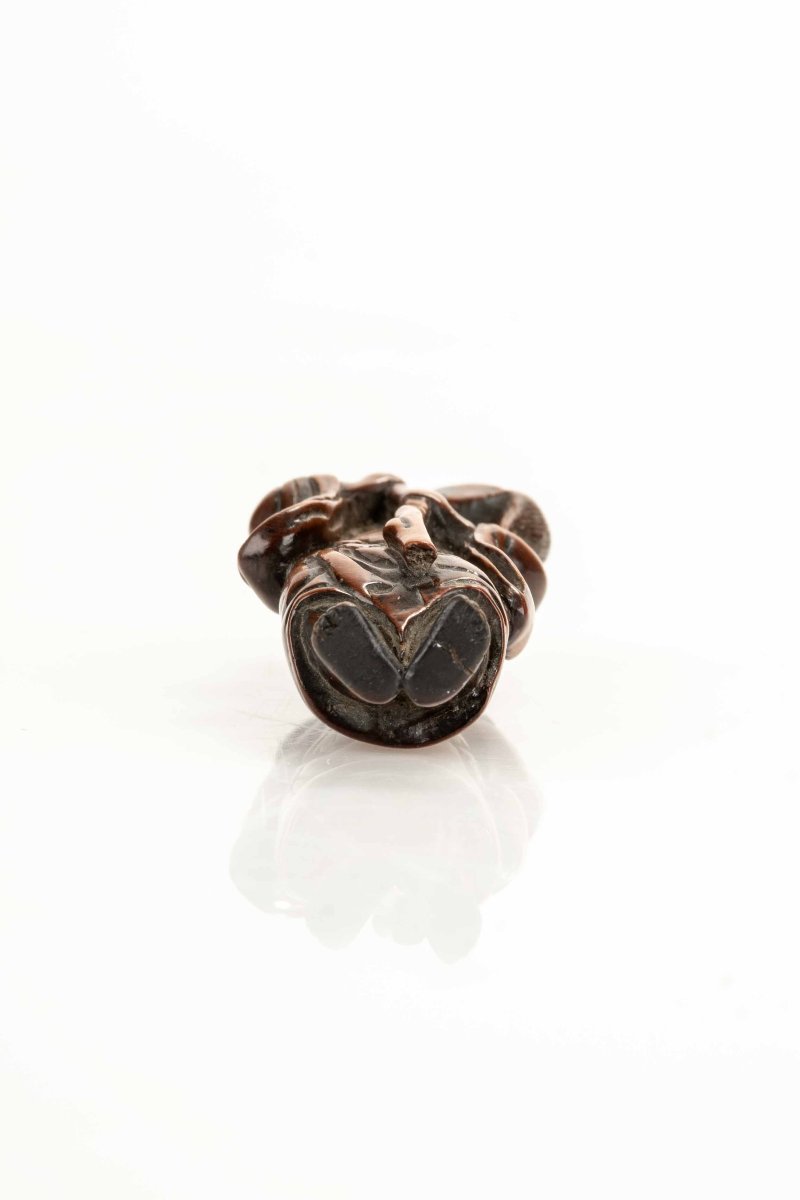 A Boxwood Netsuke Of A Sennin With A Sake Bottle-photo-4