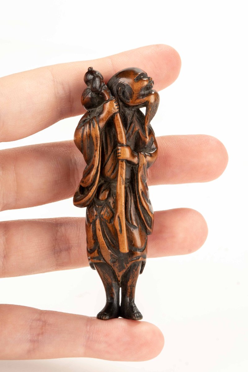 A Boxwood Netsuke Of A Sennin With A Sake Bottle-photo-2