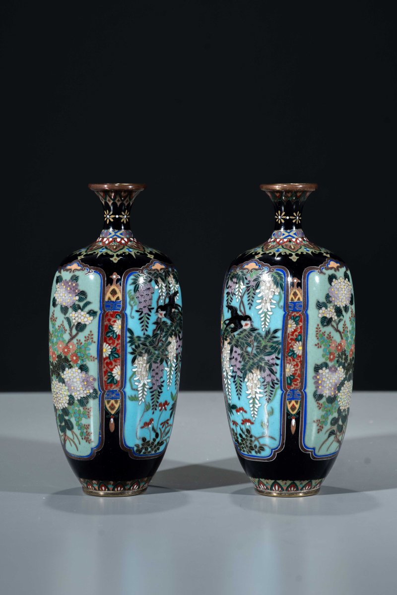 A Pair Of Cloisonné Vases With Naturalistic Floral Decoration-photo-2