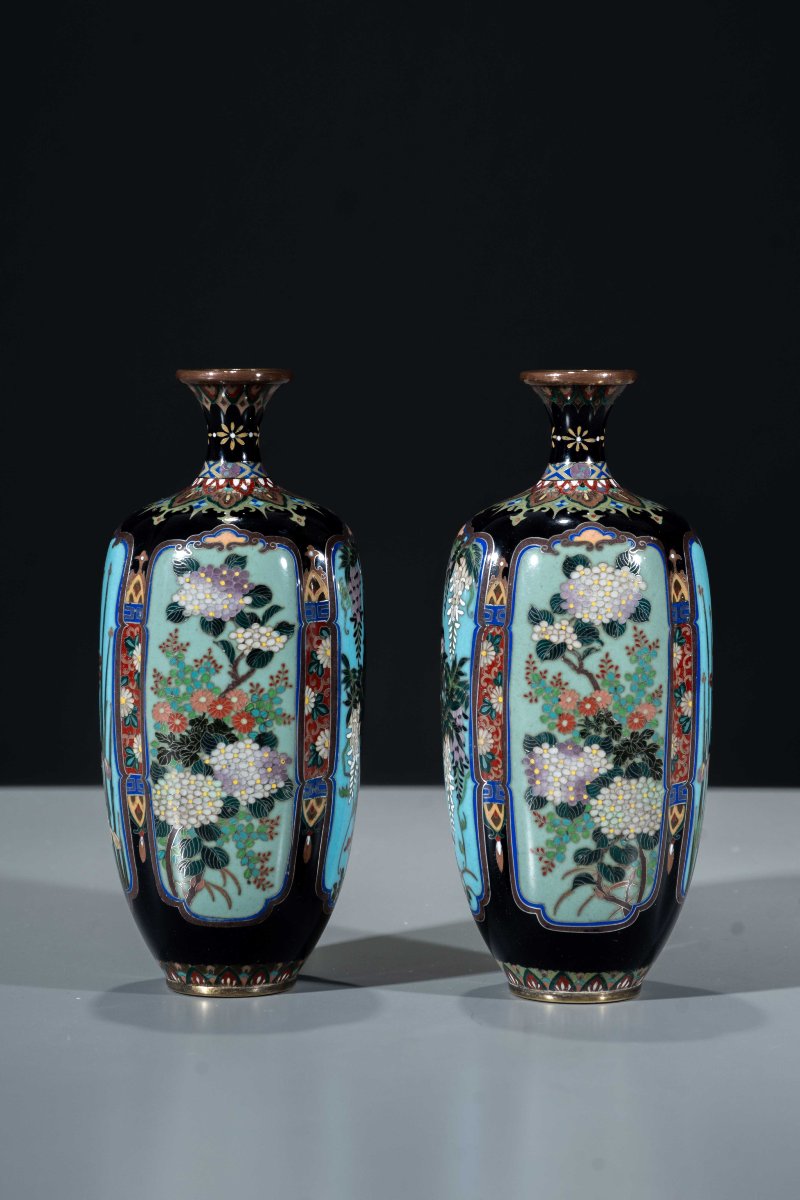 A Pair Of Cloisonné Vases With Naturalistic Floral Decoration-photo-3