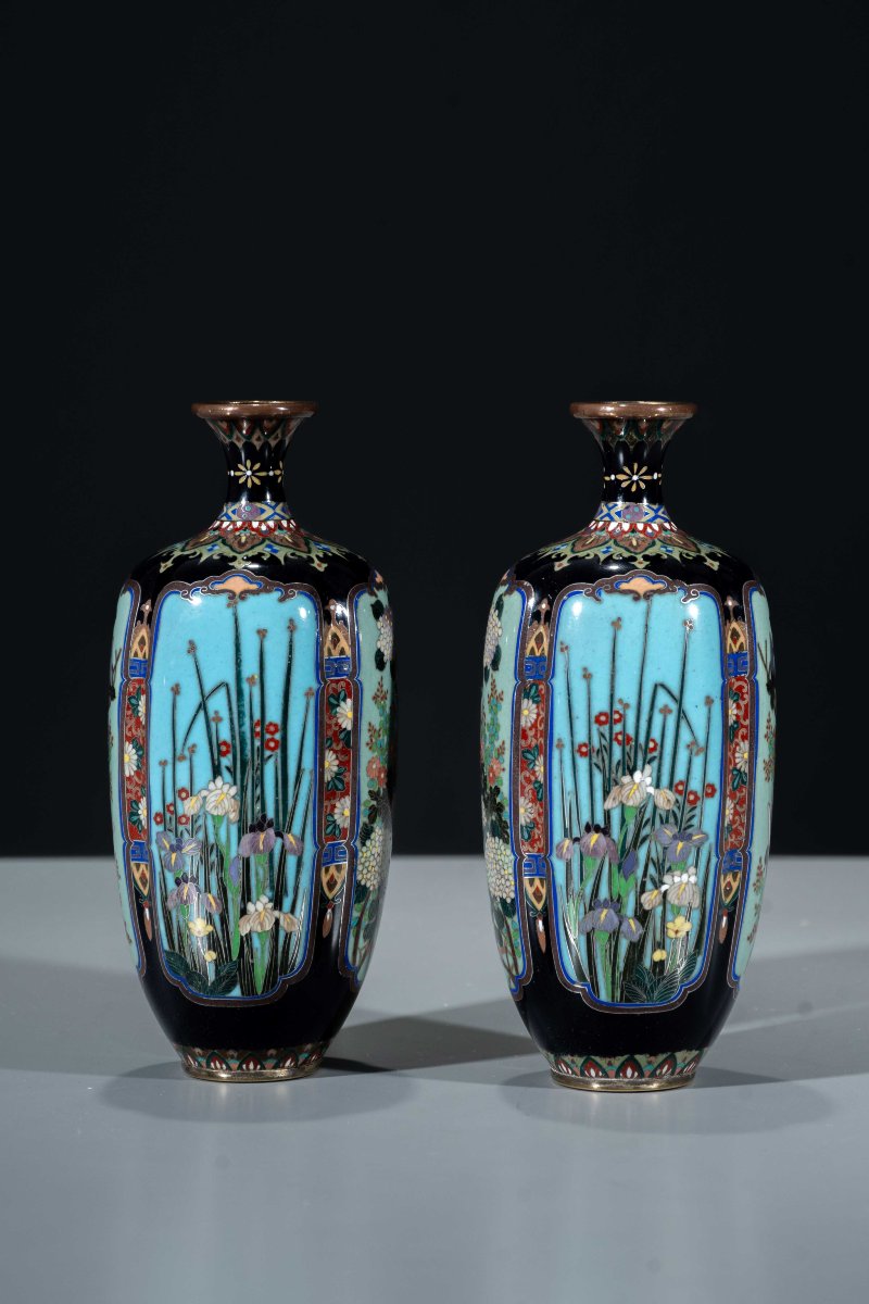 A Pair Of Cloisonné Vases With Naturalistic Floral Decoration-photo-4