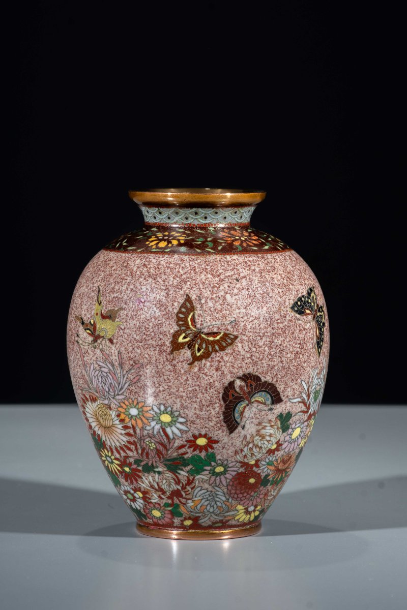 A Silver-wire Cloisonné Vase With Butterflies And Chrysanthemums-photo-2