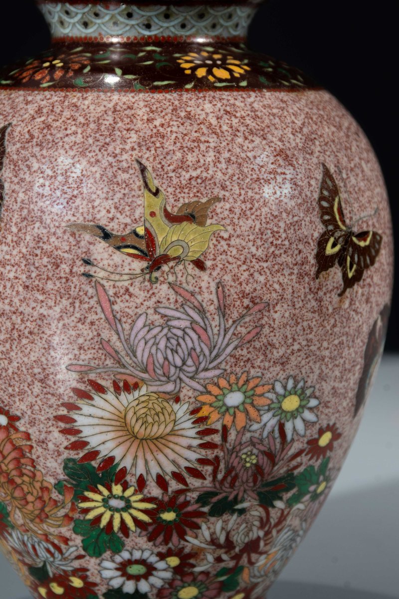 A Silver-wire Cloisonné Vase With Butterflies And Chrysanthemums-photo-4
