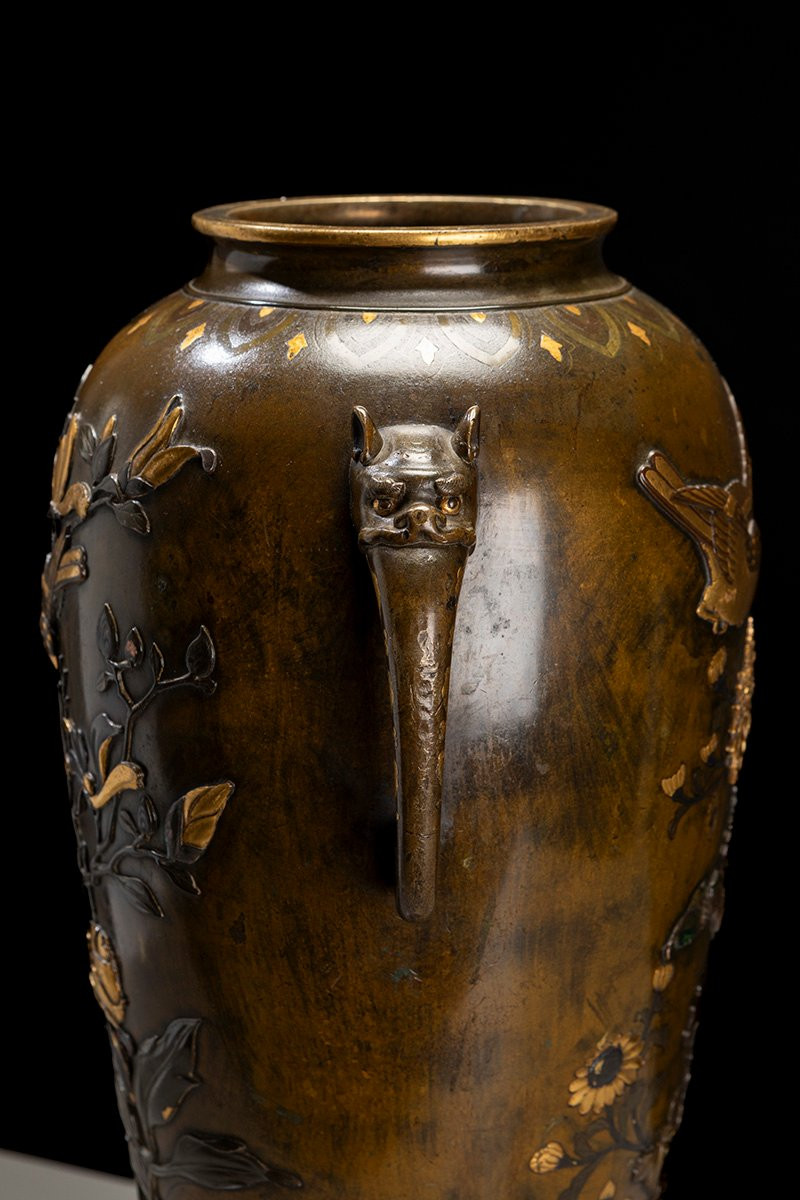 Vase balustre en bronze patiné avec riches incrustations et motifs naturalistes-photo-4