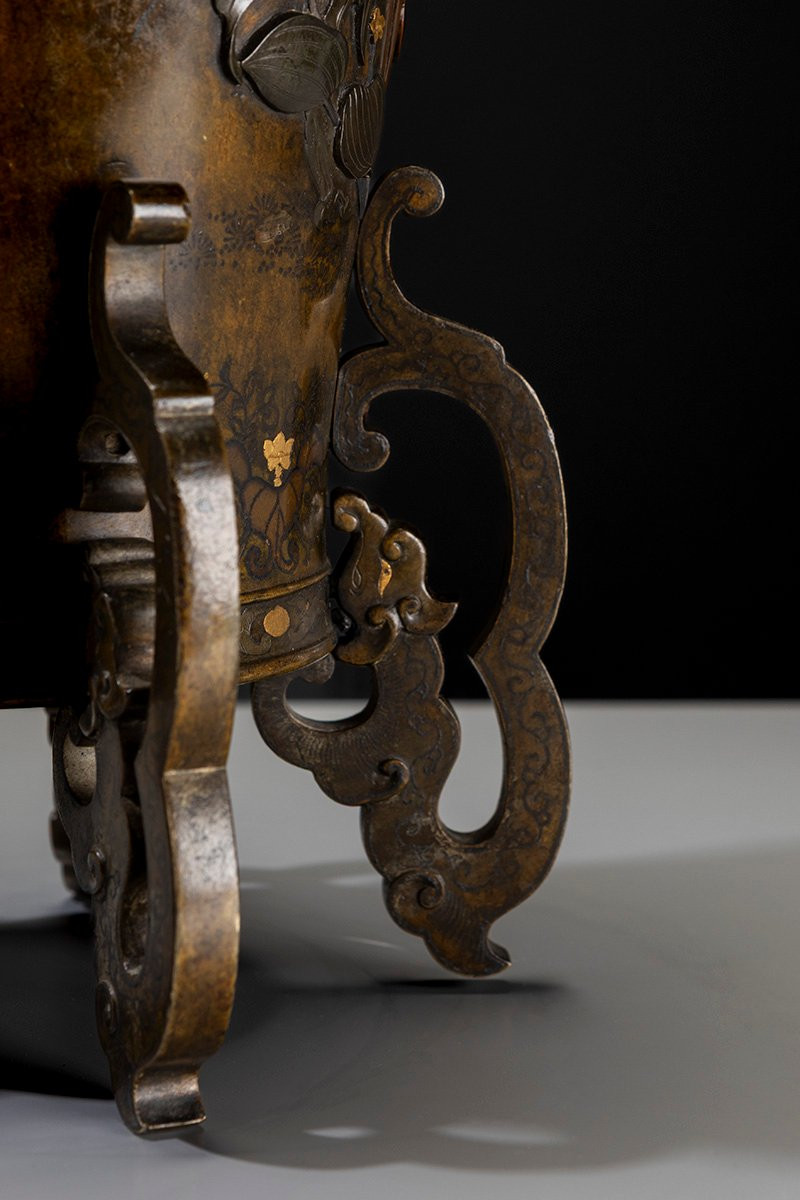 Vase balustre en bronze patiné avec riches incrustations et motifs naturalistes-photo-3