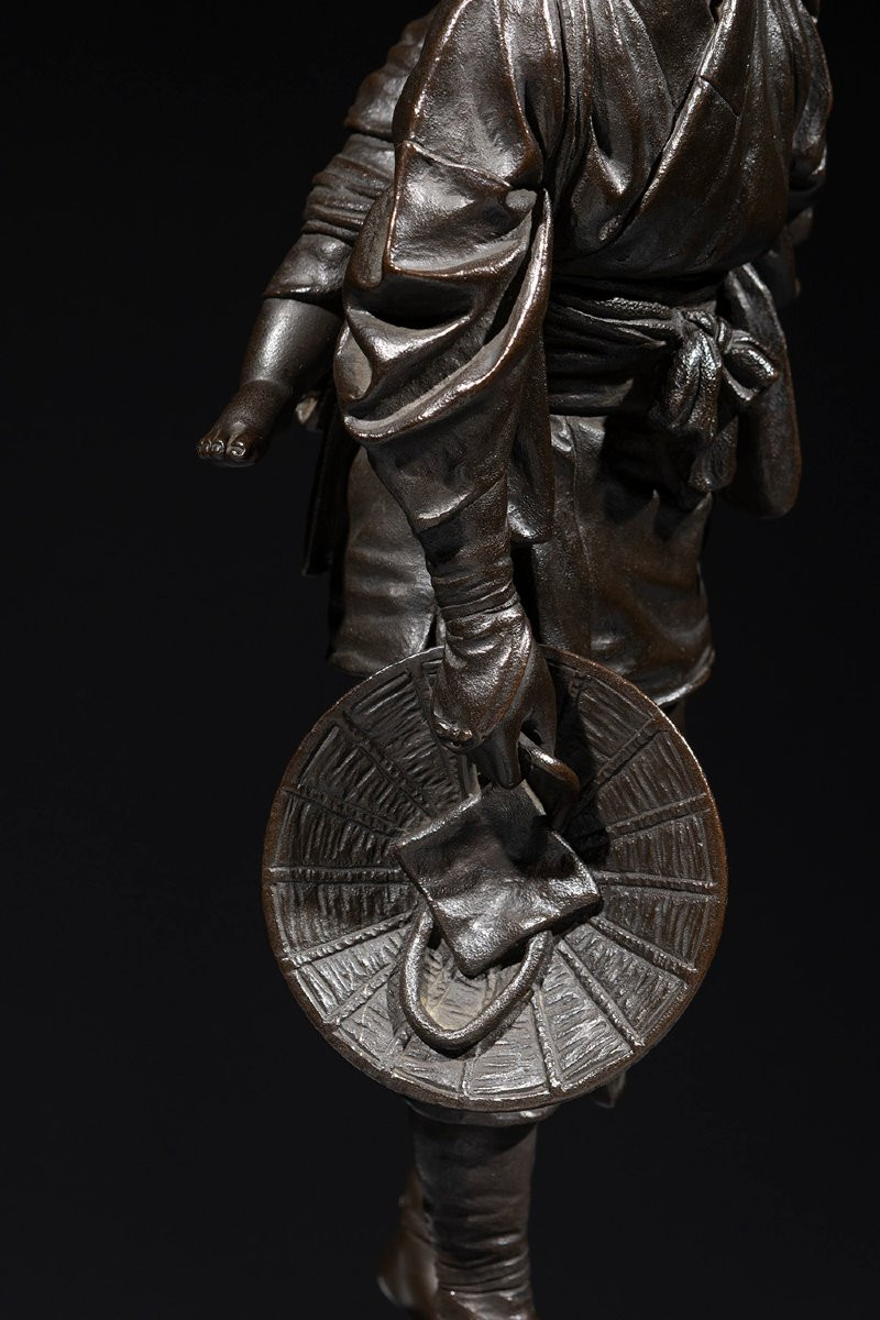 Sculpture en bronze de l’École de Tokyo représentant une jeune mère avec enfant-photo-6