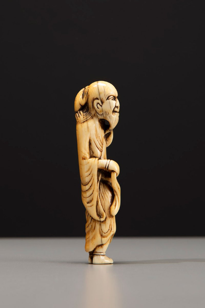An Ivory Netsuke Depicting Gama Sennin With A Toad-photo-4