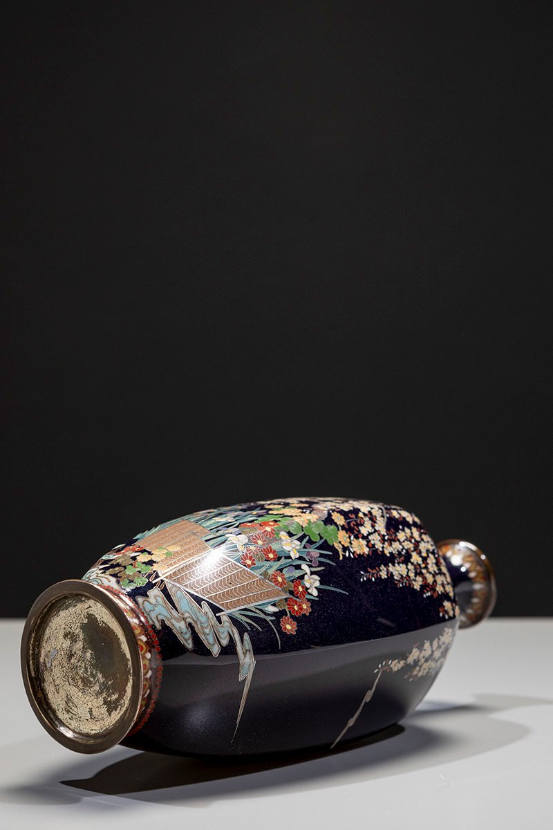 Vase cloisonné hexagonal représentant un cerisier en fleurs-photo-1