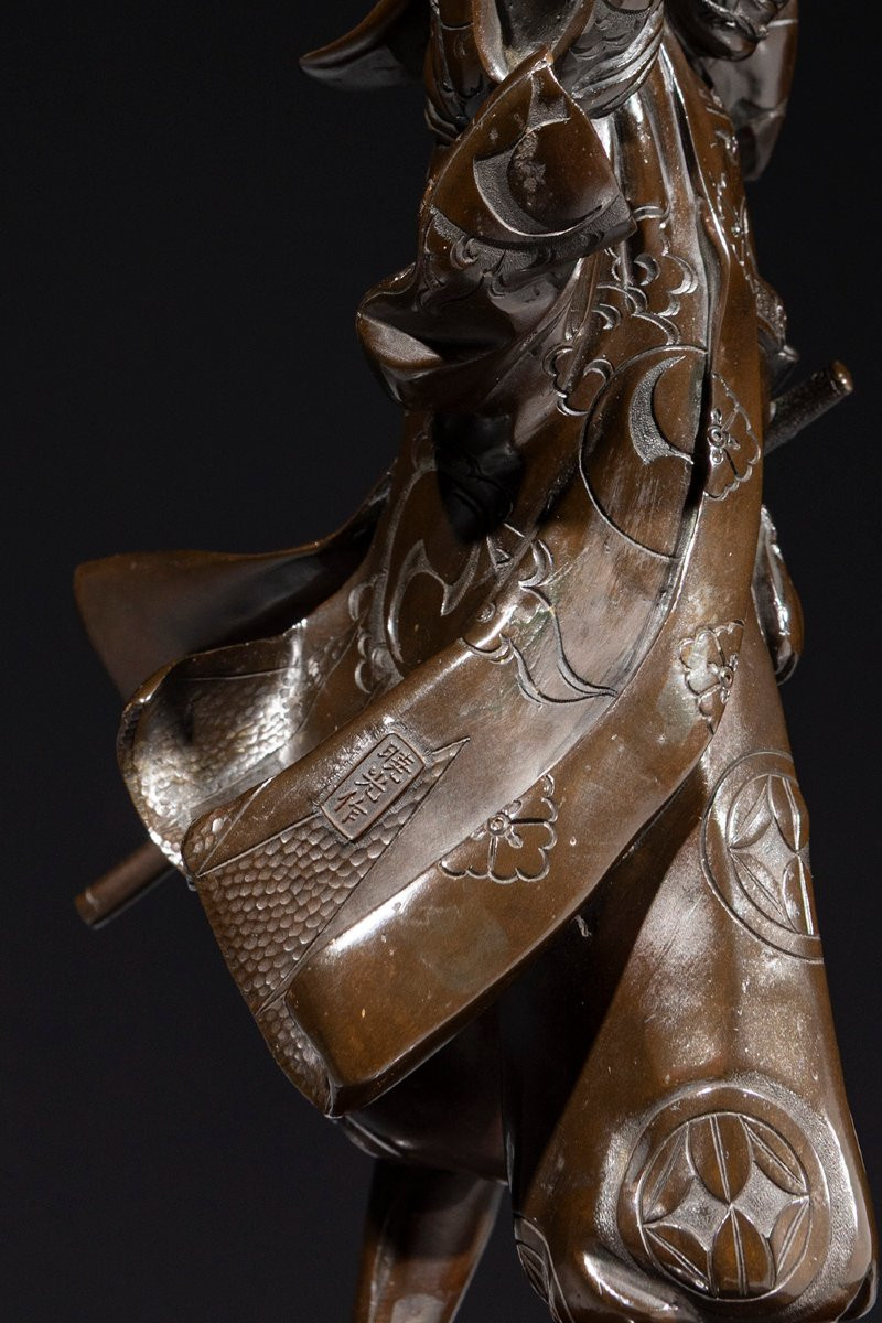 A Bronze Okimono Depicting A Samurai With A Drawn Katana, Signed Yoshimitsu-photo-5