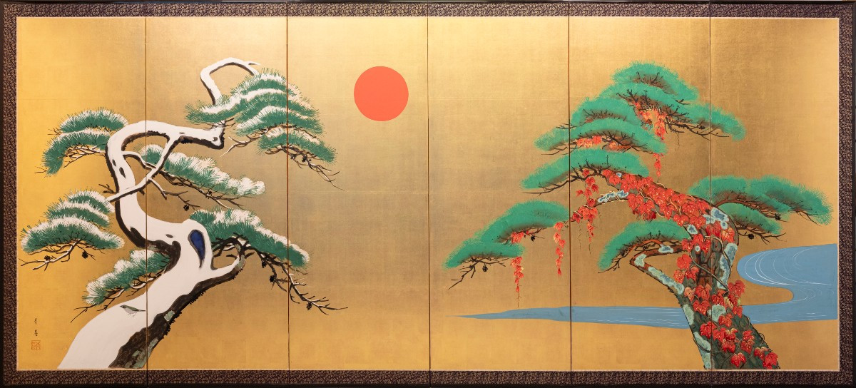 Paravent à six panneaux avec pins sous le soleil rouge