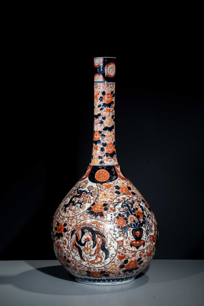 A Large Imari Vase With Dragon, Phoenix, And Flowers-photo-3