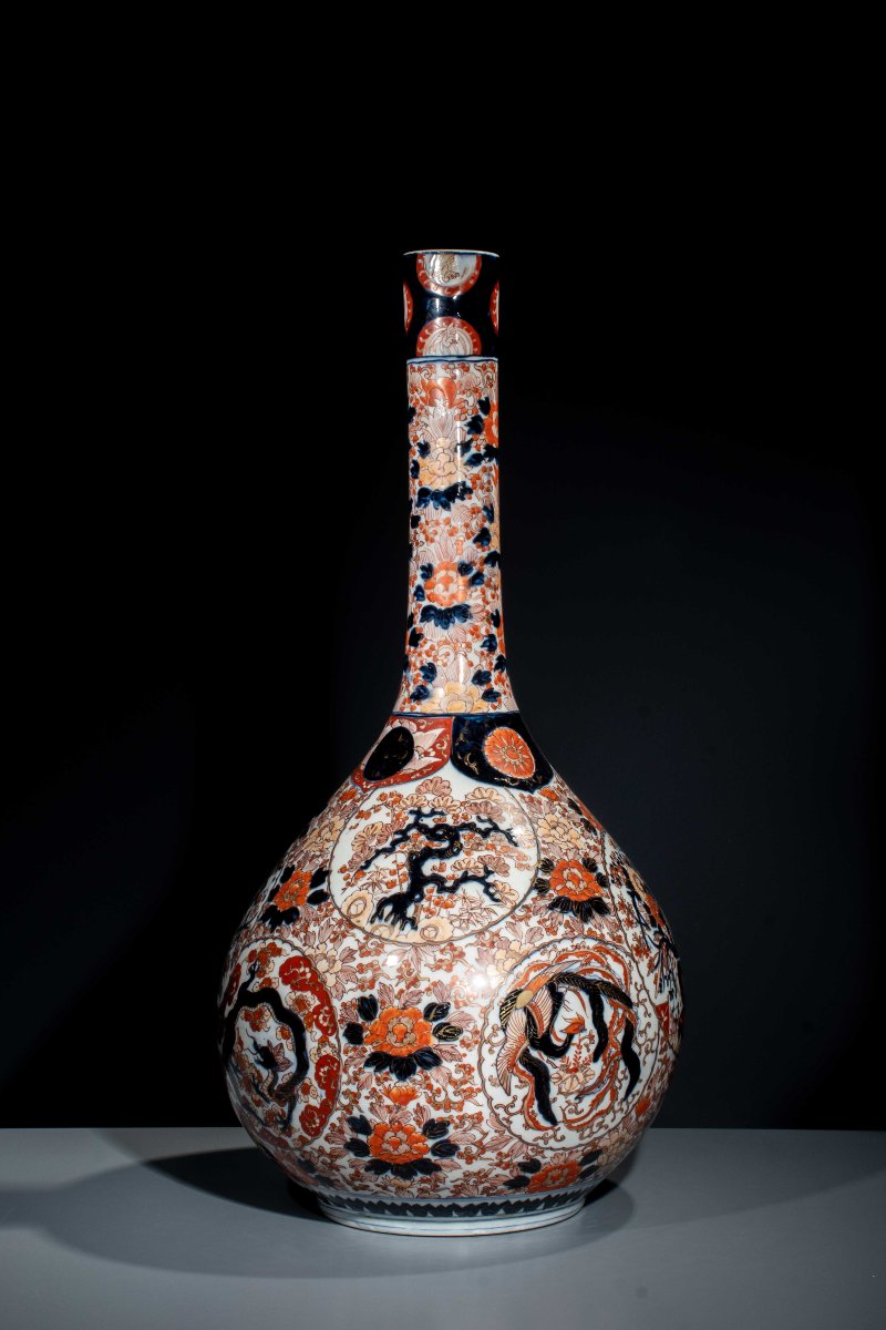 A Large Imari Vase With Dragon, Phoenix, And Flowers-photo-4