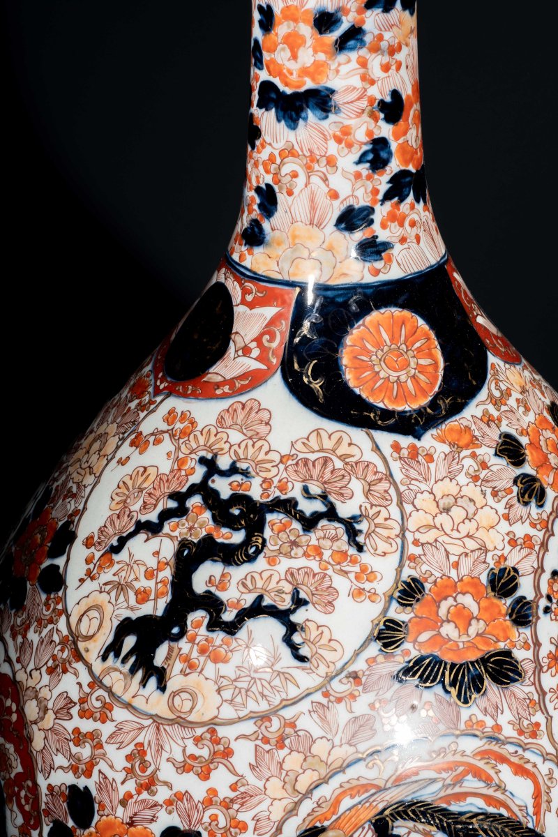 A Large Imari Vase With Dragon, Phoenix, And Flowers-photo-4