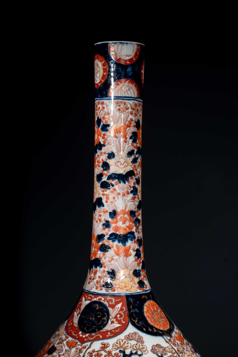 A Large Imari Vase With Dragon, Phoenix, And Flowers-photo-5