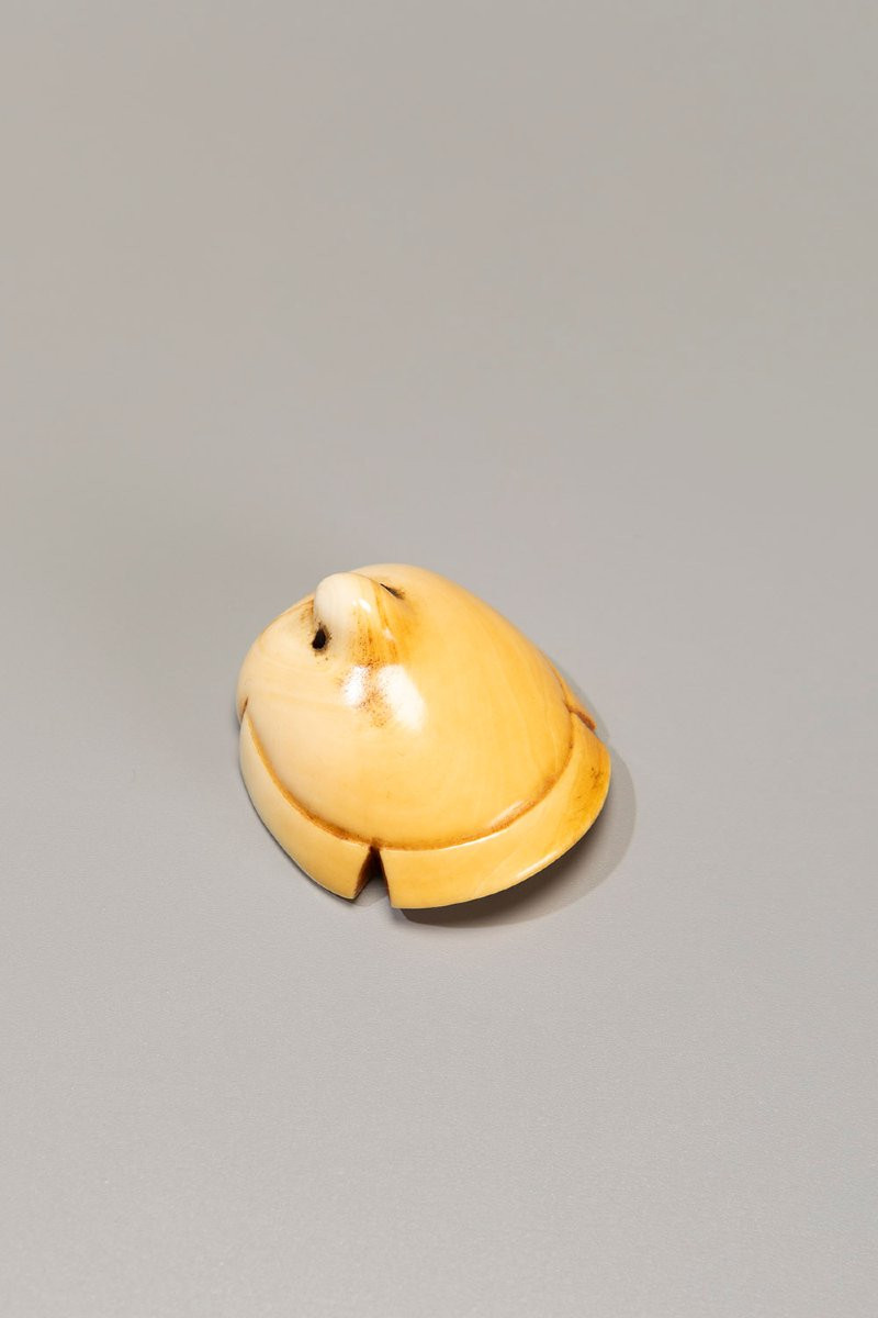 An Ivory Netsuke Depicting Fukura Suzume, Signed Komin-photo-2