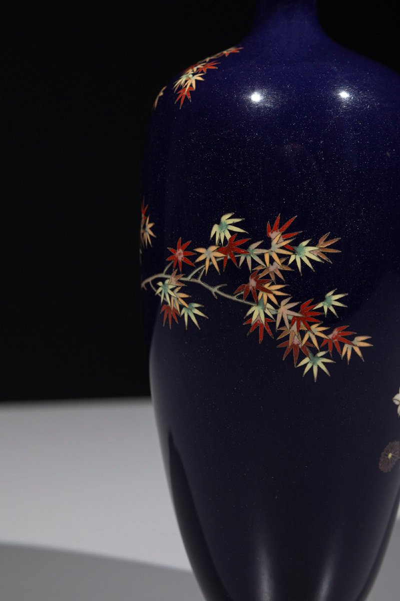Vase japonais en cloisonné décoré d’un jardin de fleurs et d’un érable-photo-3