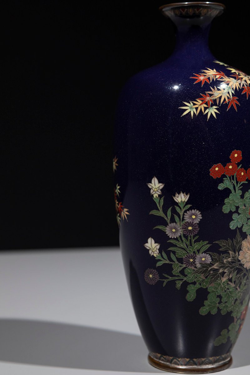 Vase japonais en cloisonné décoré d’un jardin de fleurs et d’un érable-photo-4