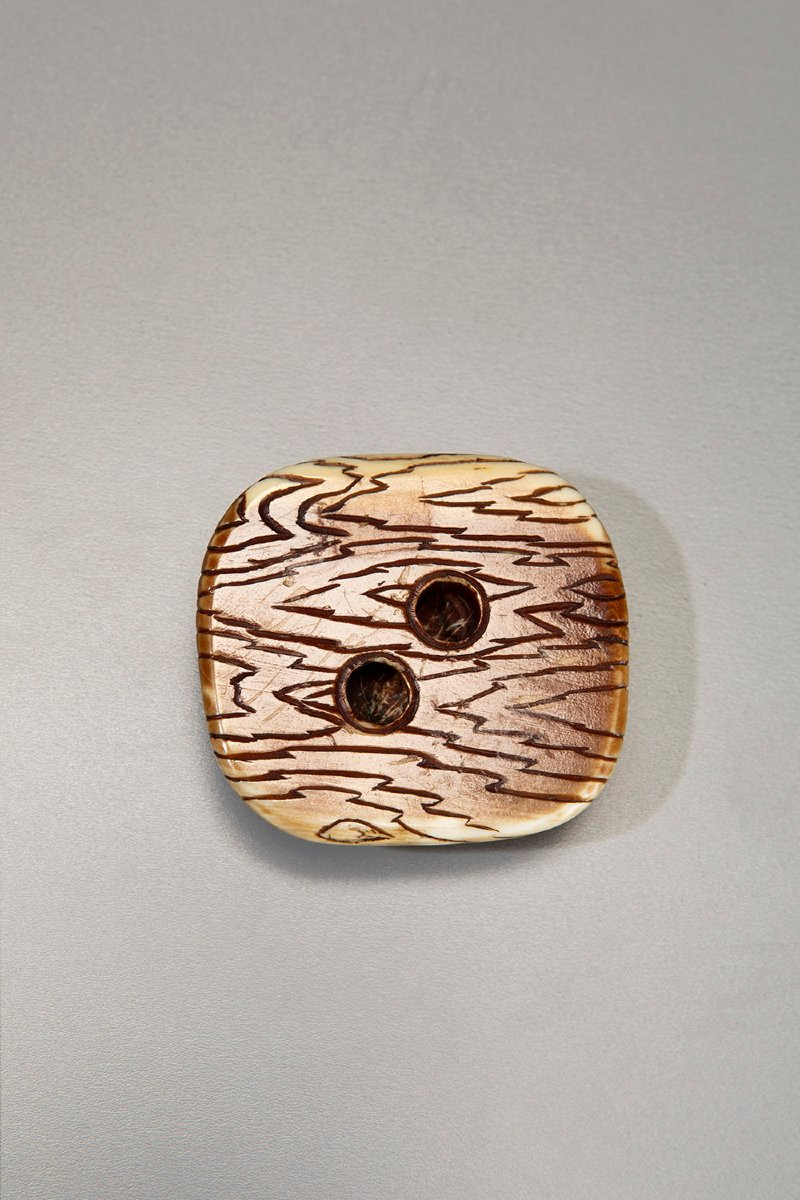 An Ivory Netsuke Depicting A Snail On A Group Of Leaves-photo-4