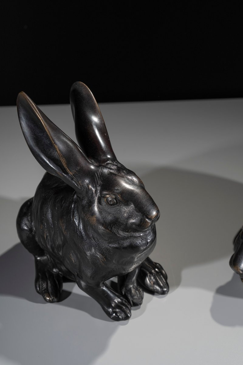 Paire de lapins en bronze à patine sombre, signée Juzan-photo-1