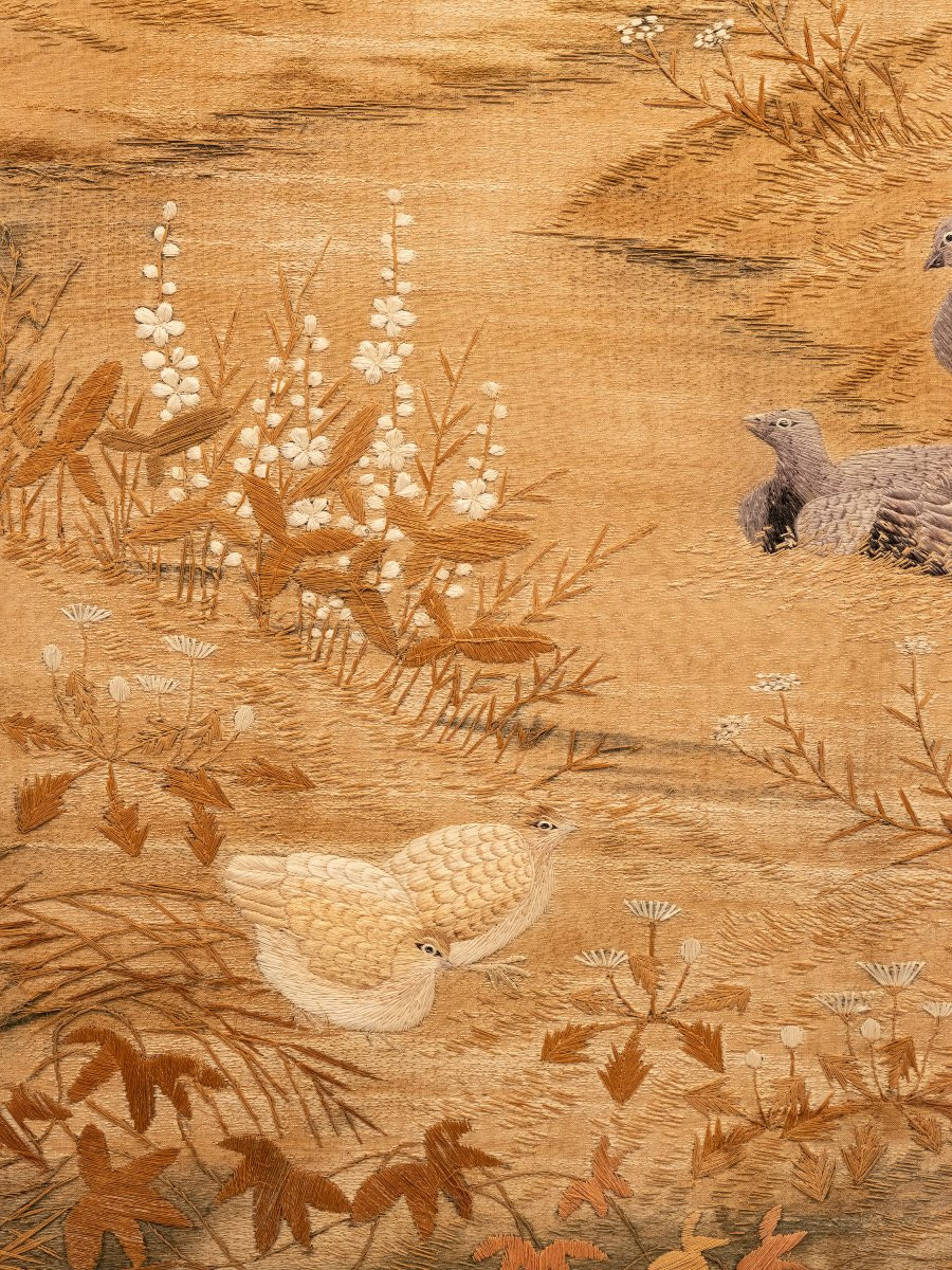 Tapisserie en soie représentant un paysage avec oiseaux en vol-photo-1