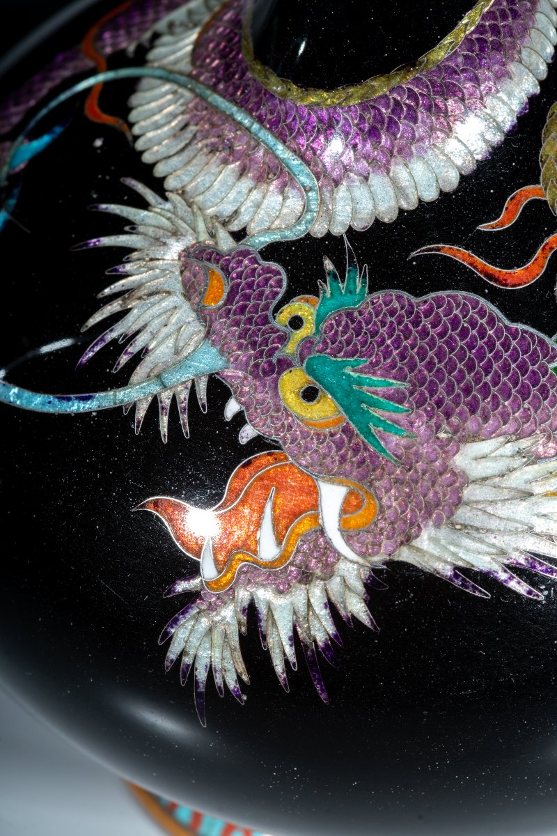 A Pair Of Black-ground Cloisonné Ginbari Vases With Ryū Dragons-photo-4