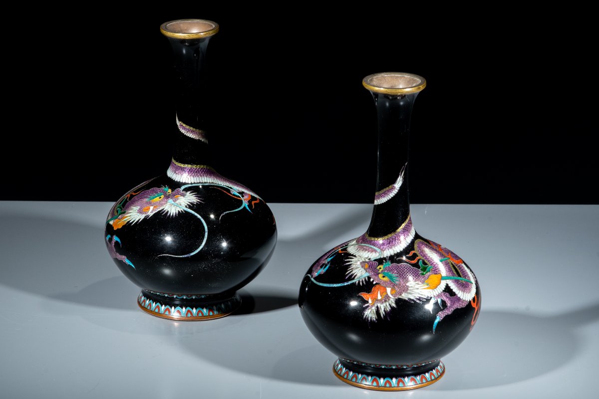 A Pair Of Black-ground Cloisonné Ginbari Vases With Ryū Dragons-photo-6