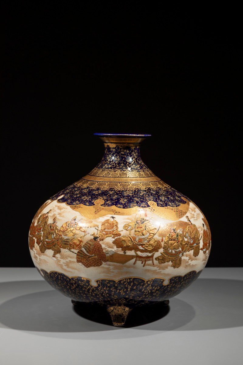 Grand vase Satsuma avec scènes de samouraïs, signé Kinkozan