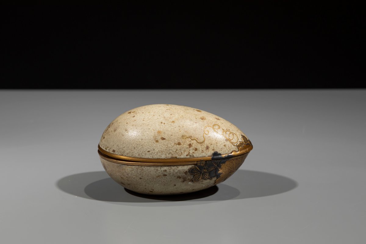 An Egg-shaped Lacquered Wooden Incense Box-photo-3