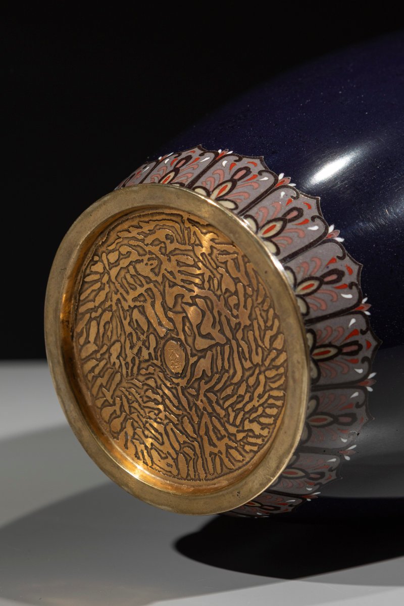 A Silver Wire Cloisonné Vase With Wisteria On A Midnight Blue Ground, Signed Ota Hyozo-photo-8