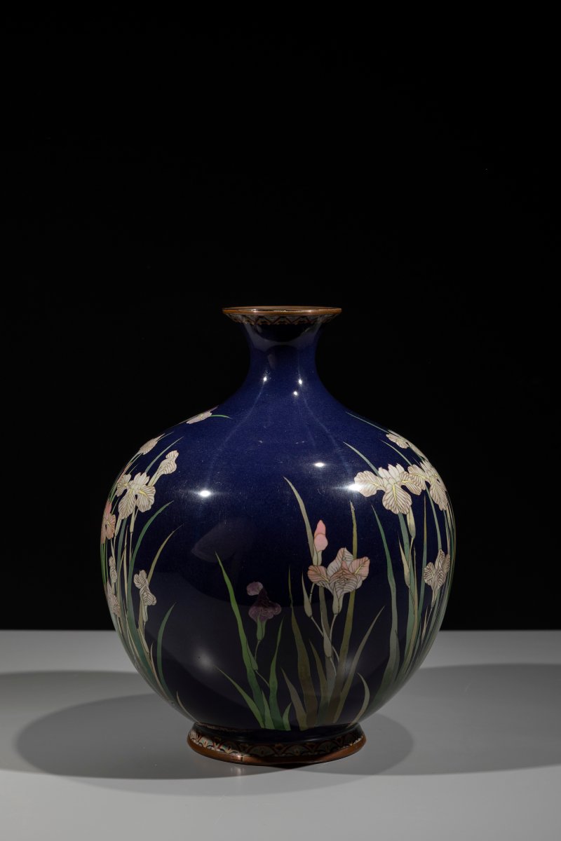 A Japanese Cloisonné Vase With Polychrome Irises On A Midnight Blue Ground-photo-3