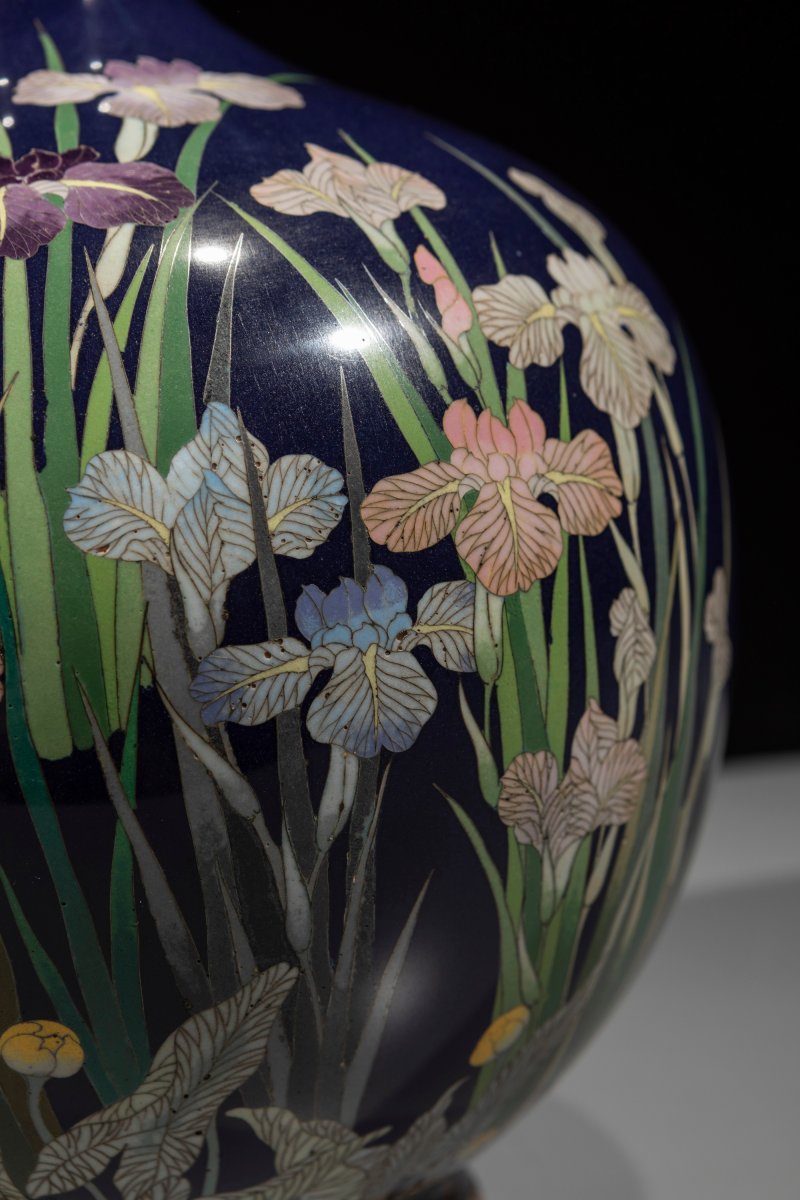 A Japanese Cloisonné Vase With Polychrome Irises On A Midnight Blue Ground-photo-3