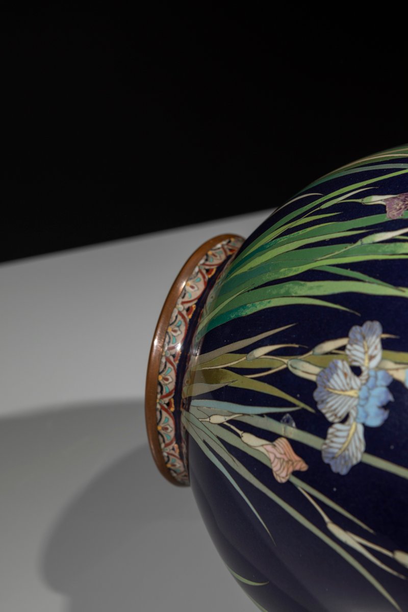 A Japanese Cloisonné Vase With Polychrome Irises On A Midnight Blue Ground-photo-5