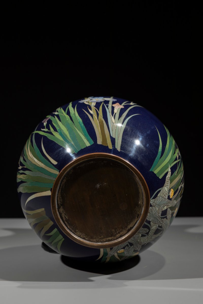 A Japanese Cloisonné Vase With Polychrome Irises On A Midnight Blue Ground-photo-6