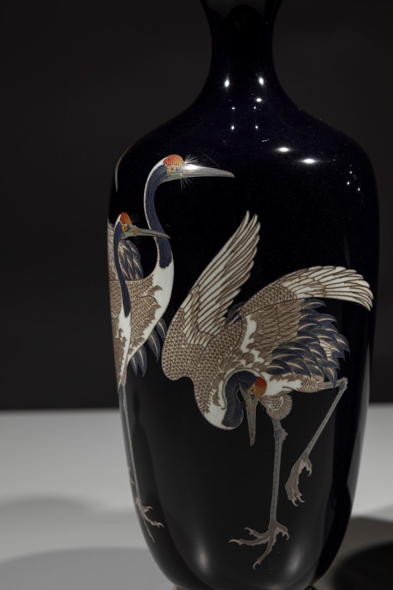 A Pair Of Cloisonné Vases Depicting A Group Of Manchurian Cranes-photo-2