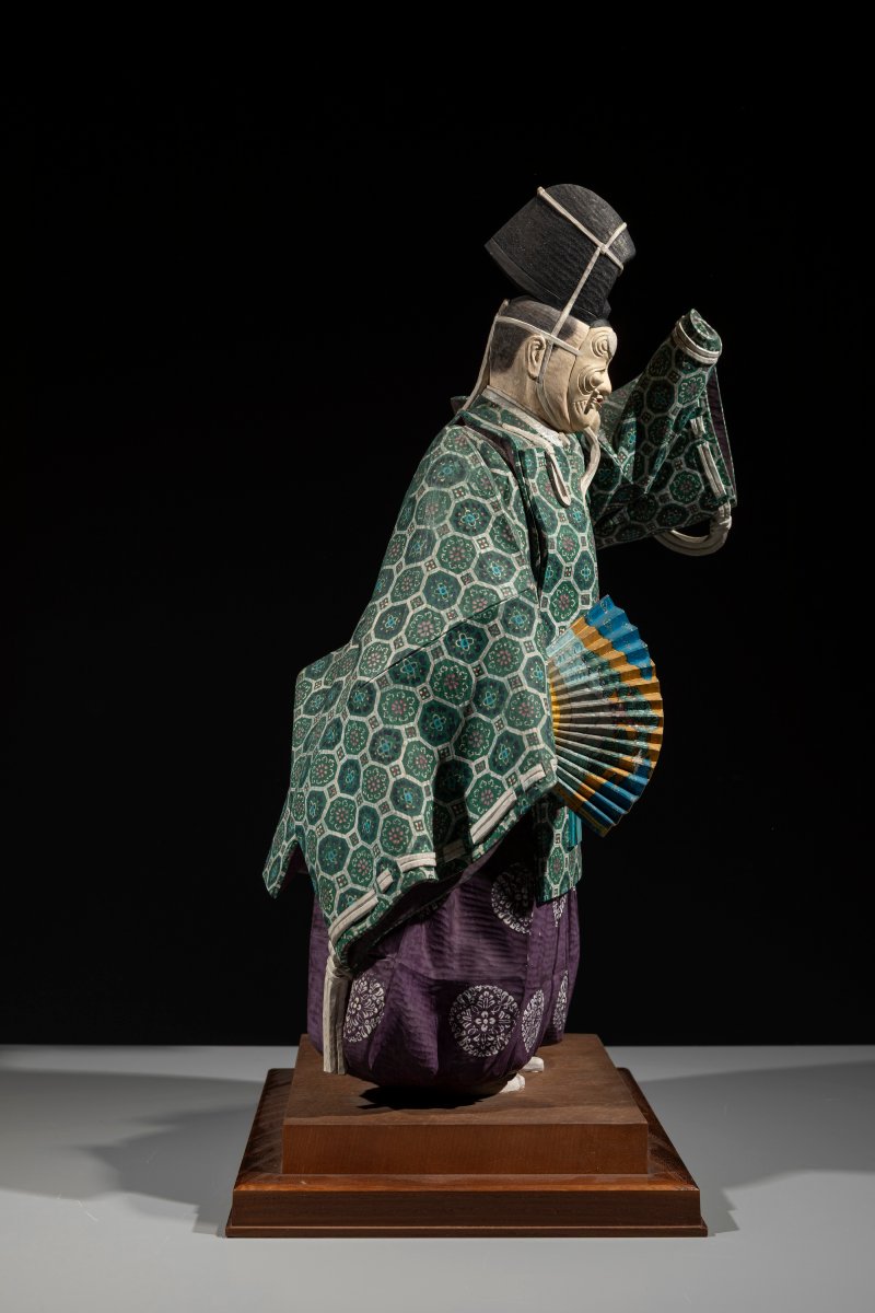 Okimono en bois polychrome représentant un danseur du théâtre Nō-photo-4
