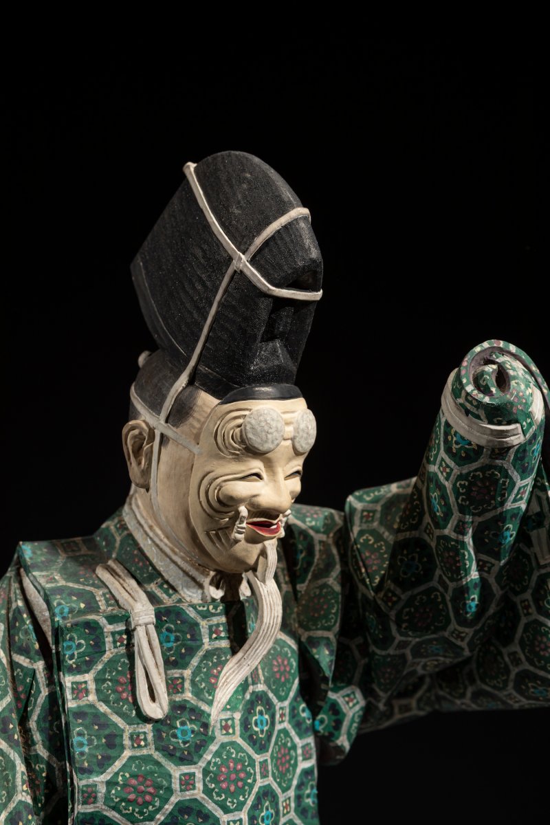 Okimono en bois polychrome représentant un danseur du théâtre Nō-photo-1