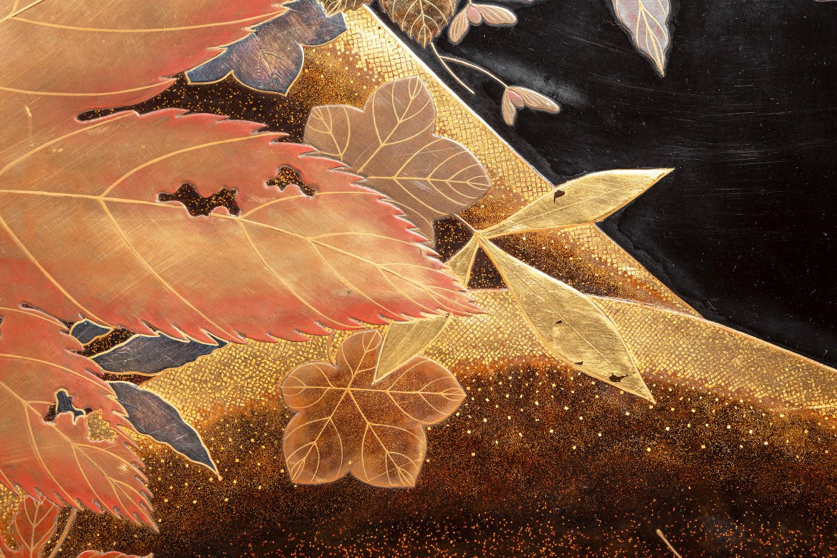 A Large Maki-e Lacquer Tray With Autumn Leaves-photo-2