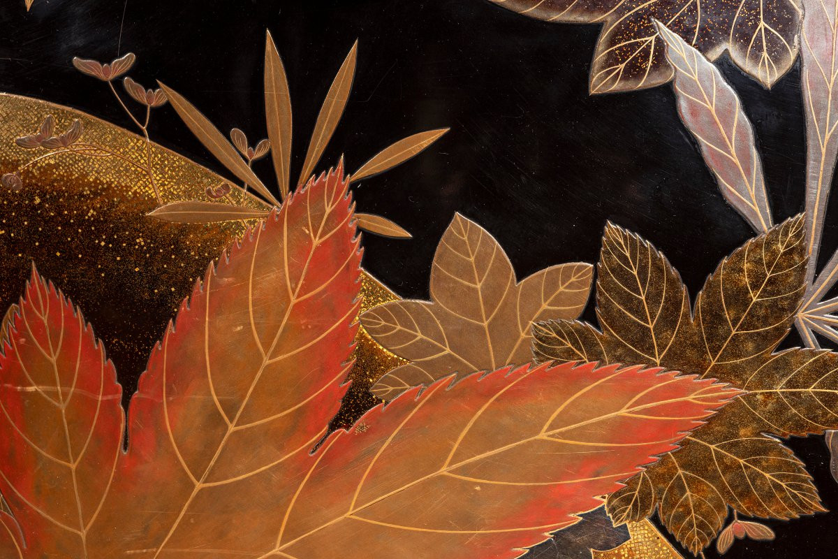 A Large Maki-e Lacquer Tray With Autumn Leaves-photo-4