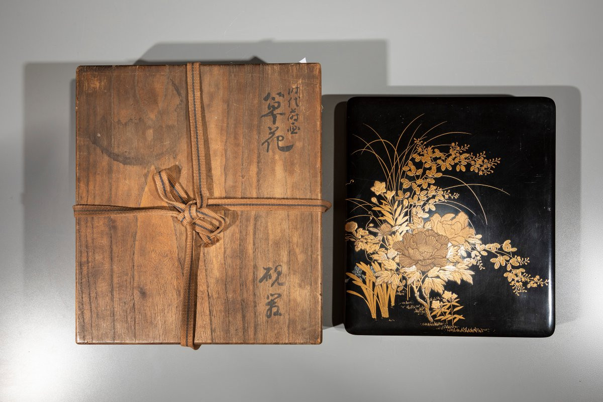 A Maki-e Lacquer Suzuribako With Peonies And Irises On A Black Ground-photo-2