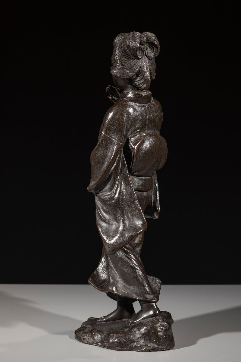 A Bronze Okimono Depicting A Walking Geisha, Signed Seiya Zō-photo-4