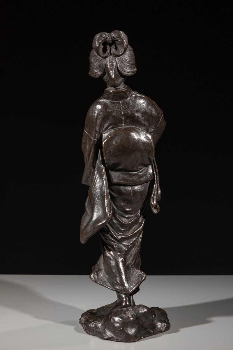 A Bronze Okimono Depicting A Walking Geisha, Signed Seiya Zō-photo-1
