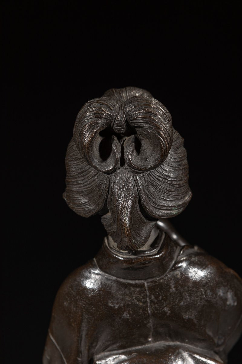 A Bronze Okimono Depicting A Walking Geisha, Signed Seiya Zō-photo-2