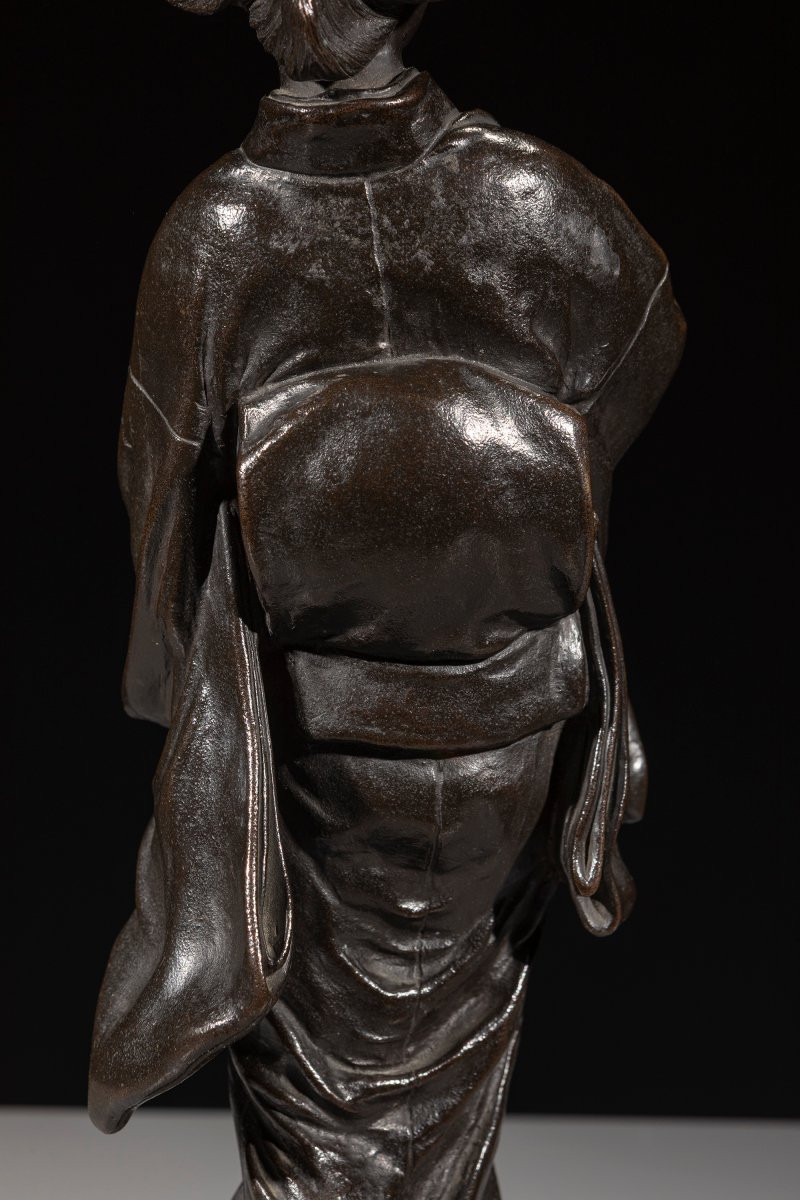 A Bronze Okimono Depicting A Walking Geisha, Signed Seiya Zō-photo-3