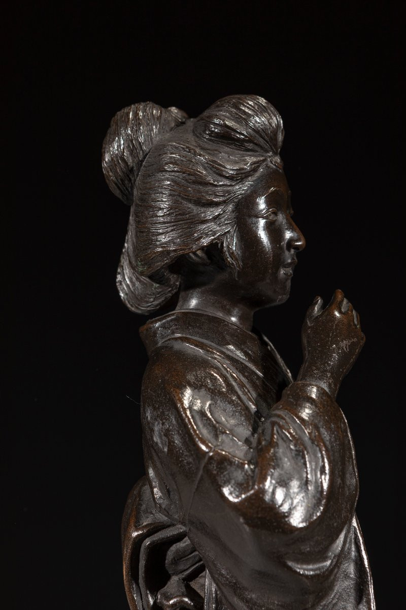 A Bronze Okimono Depicting A Walking Geisha, Signed Seiya Zō-photo-4