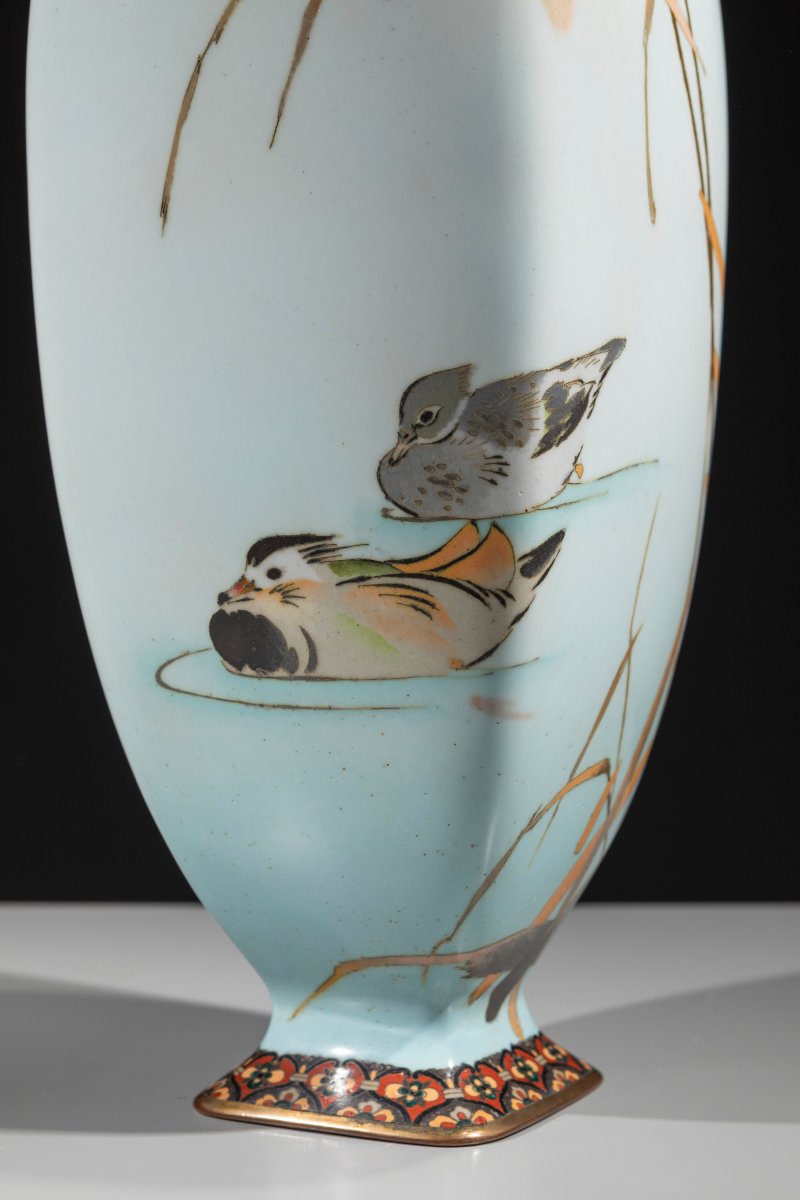 Vase cloisonné avec une paire de canards le long d’un cours d’eau-photo-4
