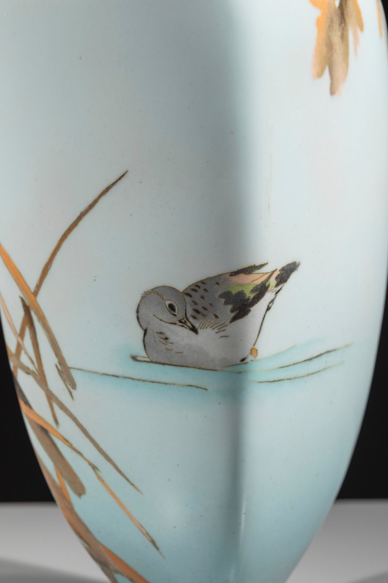 Vase cloisonné avec une paire de canards le long d’un cours d’eau-photo-1