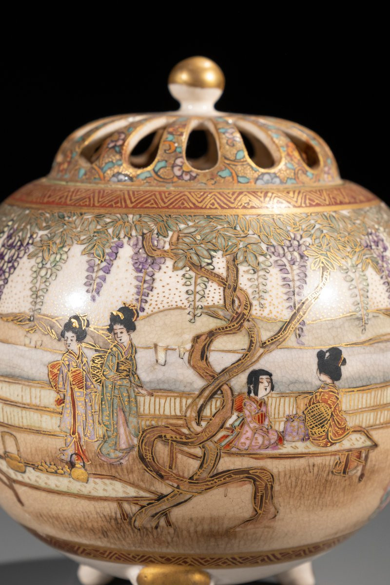 A Satsuma Ceramic Koro With Figures And Geisha, Signed Kinkozan-photo-2
