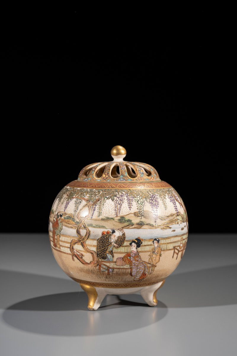 A Satsuma Ceramic Koro With Figures And Geisha, Signed Kinkozan-photo-4