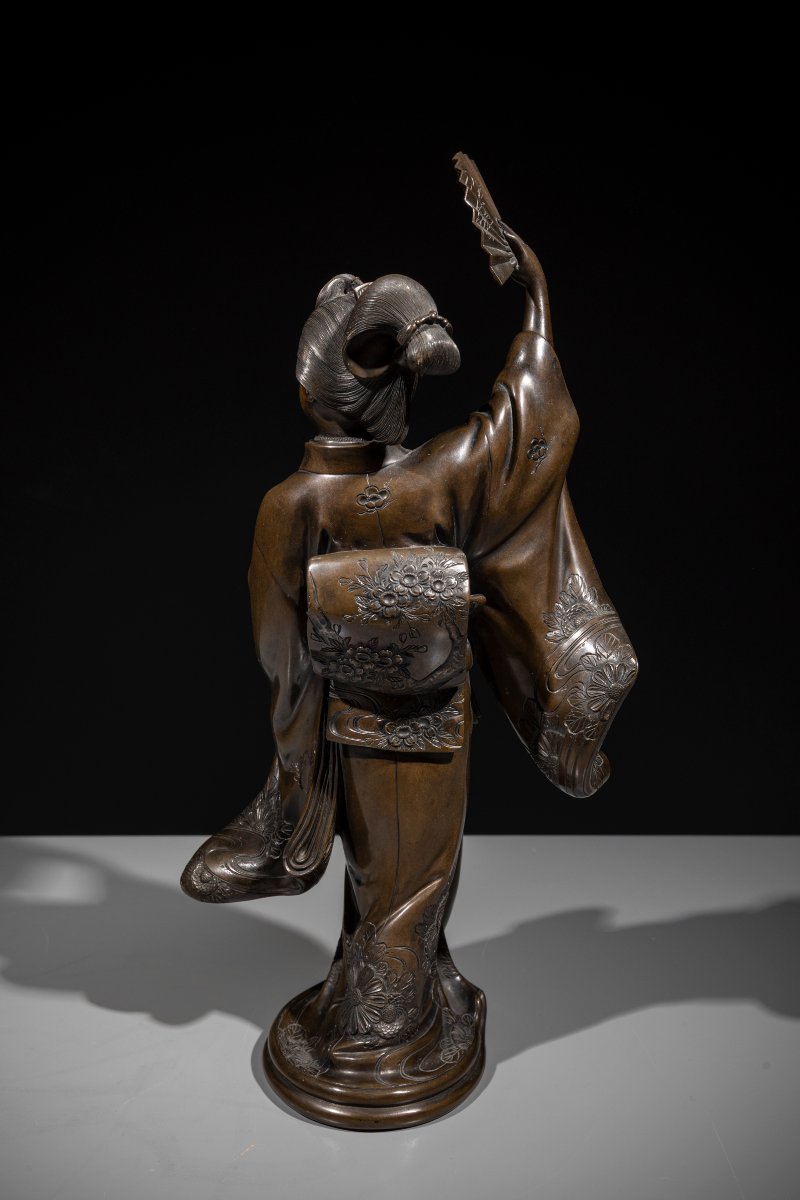 Okimono en bronze représentant une danseuse avec éventail-photo-3
