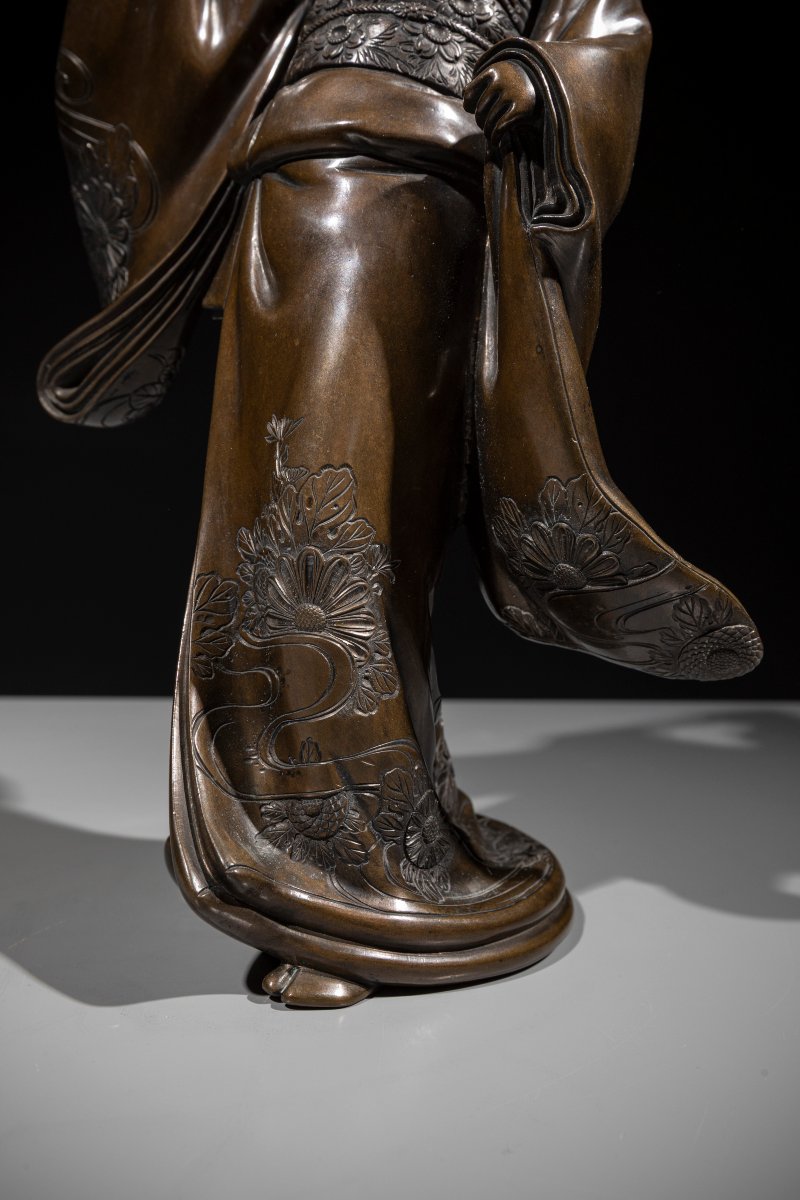 Okimono en bronze représentant une danseuse avec éventail-photo-2